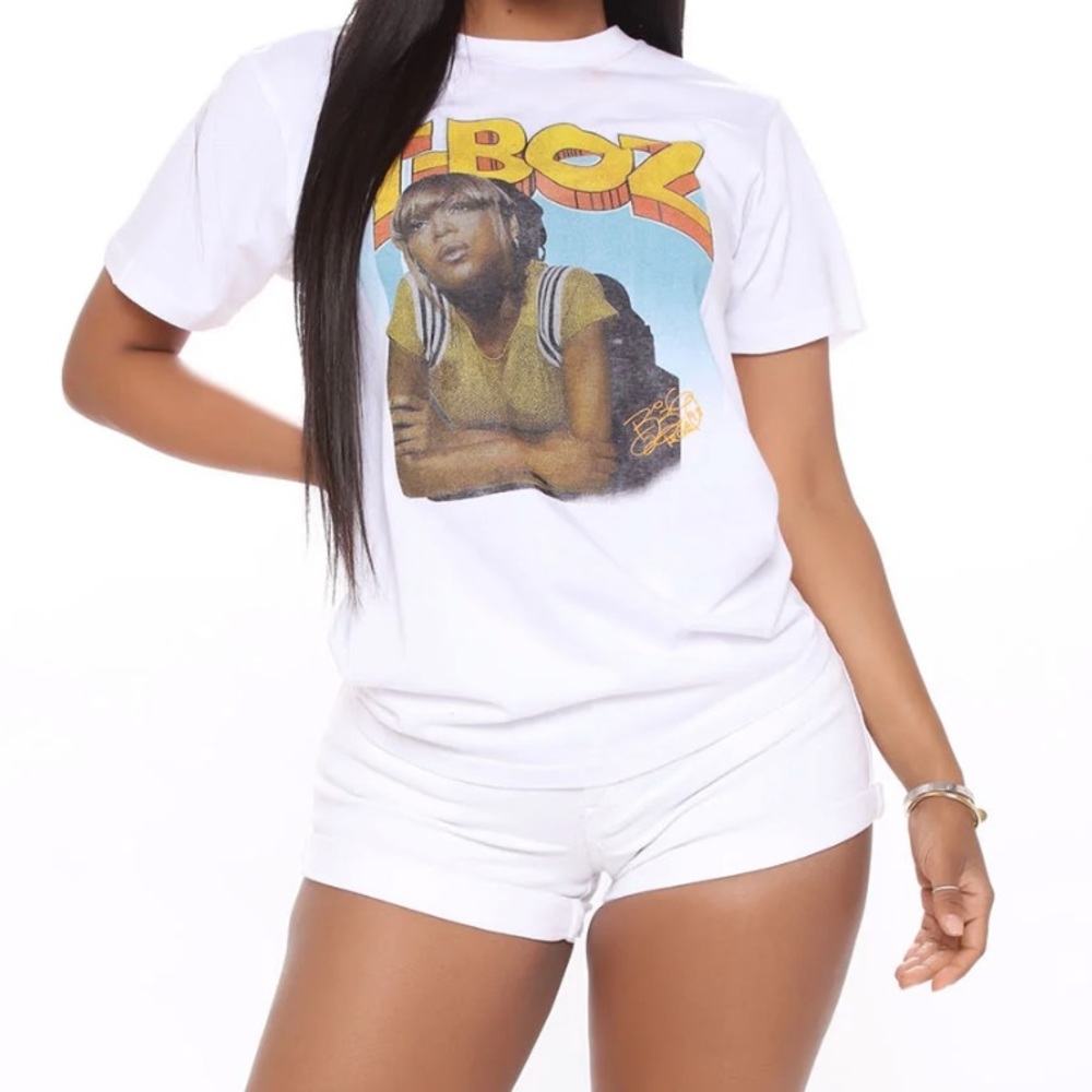 XL fashion Nova graphic tee